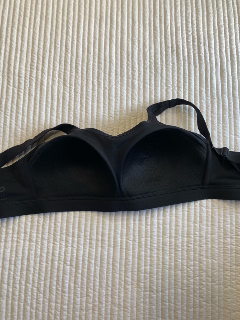 ALO Yoga Black Sports Bra - Picture 4 of 4